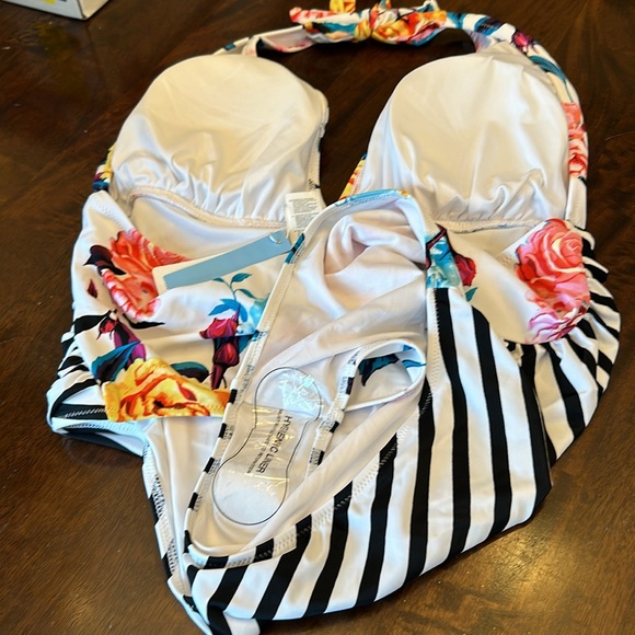 Cupshe 1X old Floral and Stripe Halter Tummy Control One Piece Swimsuit NWT - Picture 10 of 10